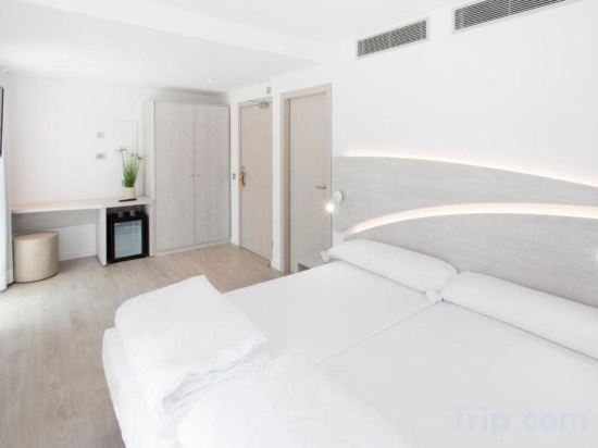 Фото Llaut Boutique Hotel