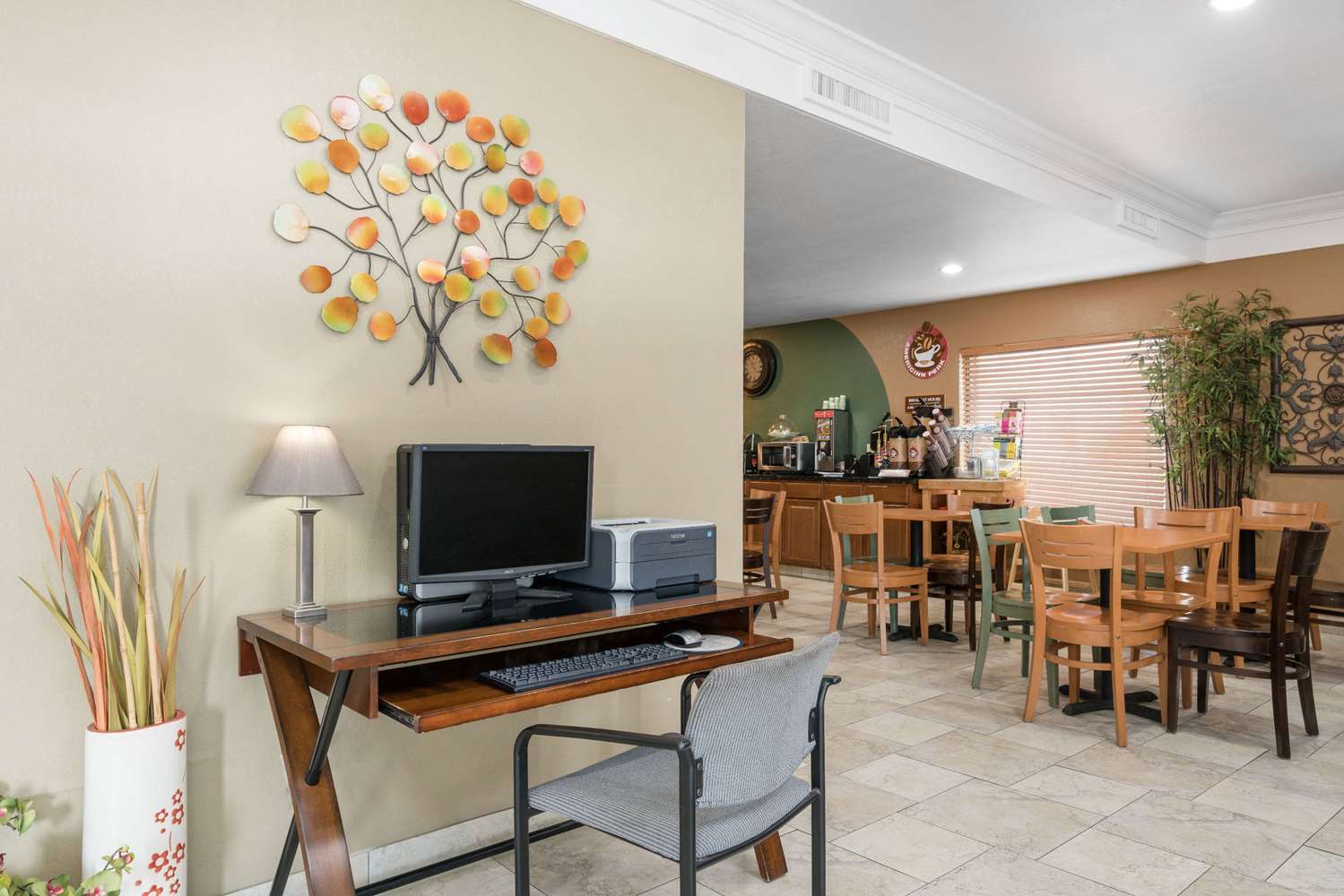 Фото AmericInn by Wyndham Johnston Des Moines