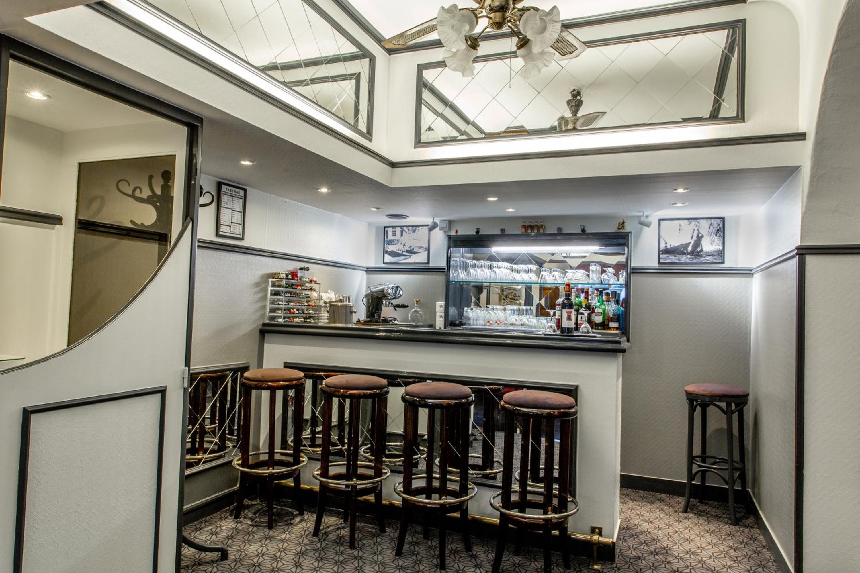 Фото Hôtel Du Pré