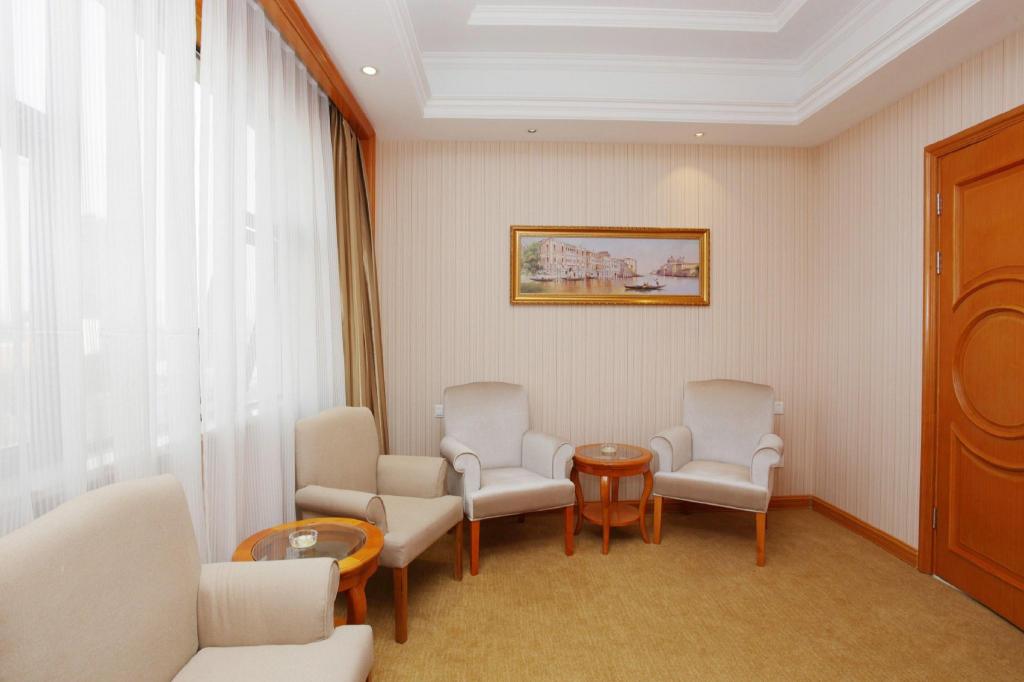 Фото Vienna International Nanjing South Railway Station