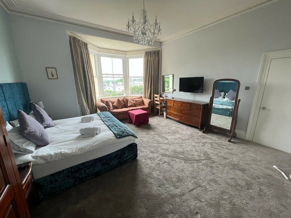 Фото Crofton House Hotel