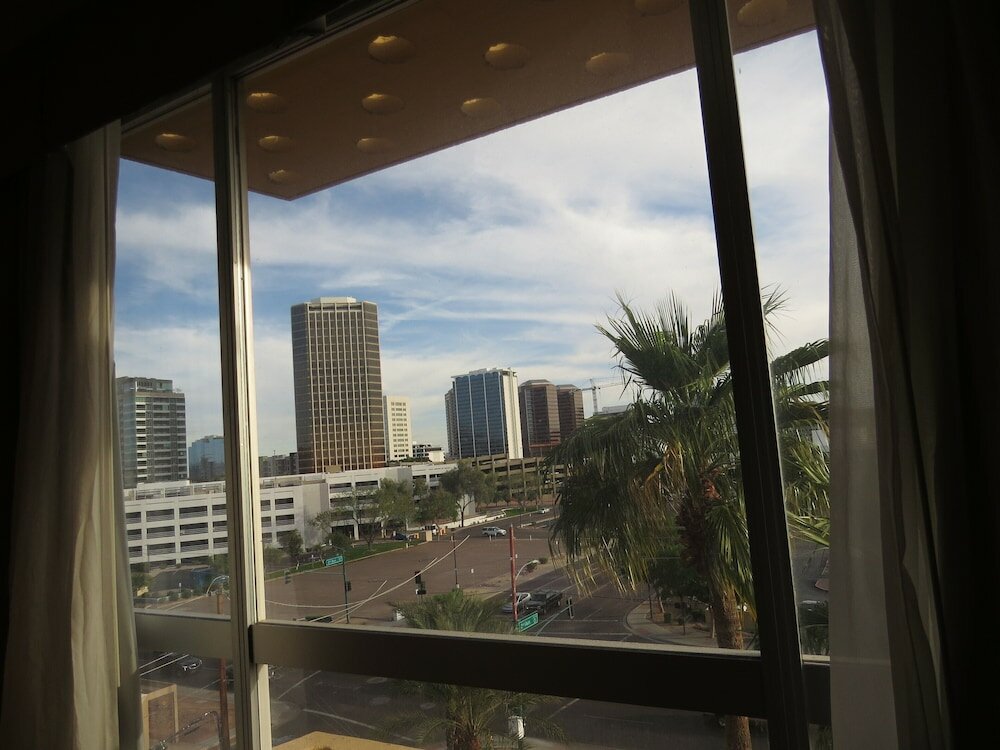 Фото Ramada by Wyndham Phoenix Midtown