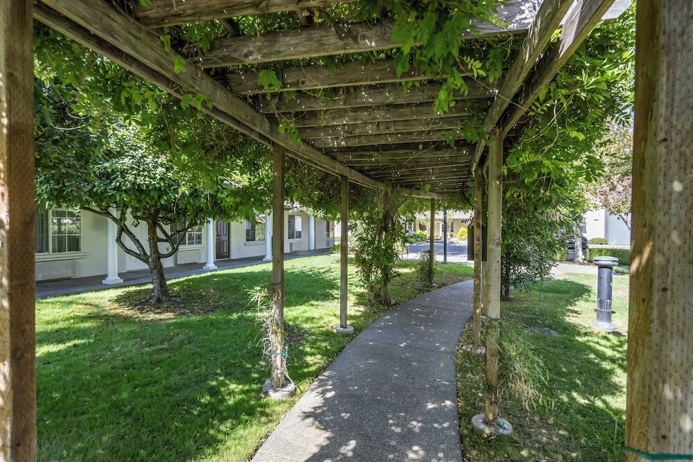 Фото University Park Inn & Suites