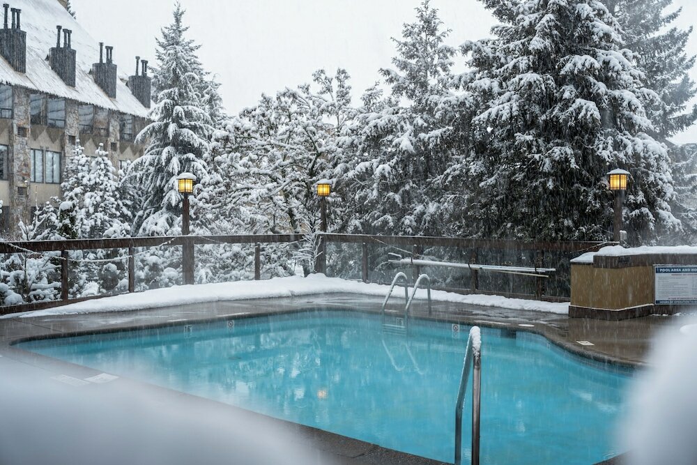 Фото Whistler Village Inn And Suites