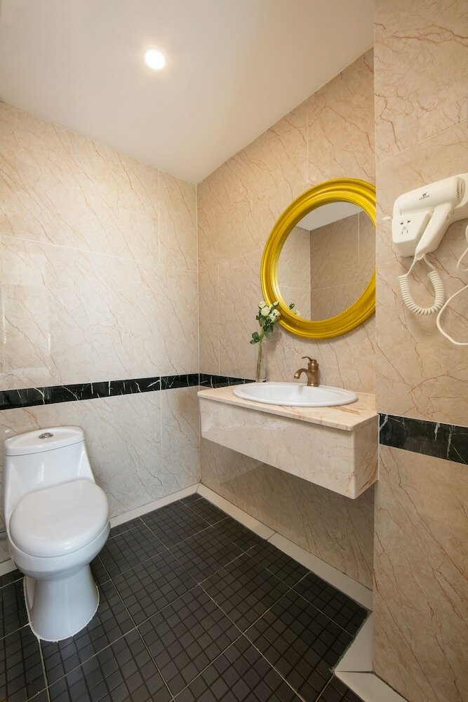 Фото Azalea Parkview Hotel