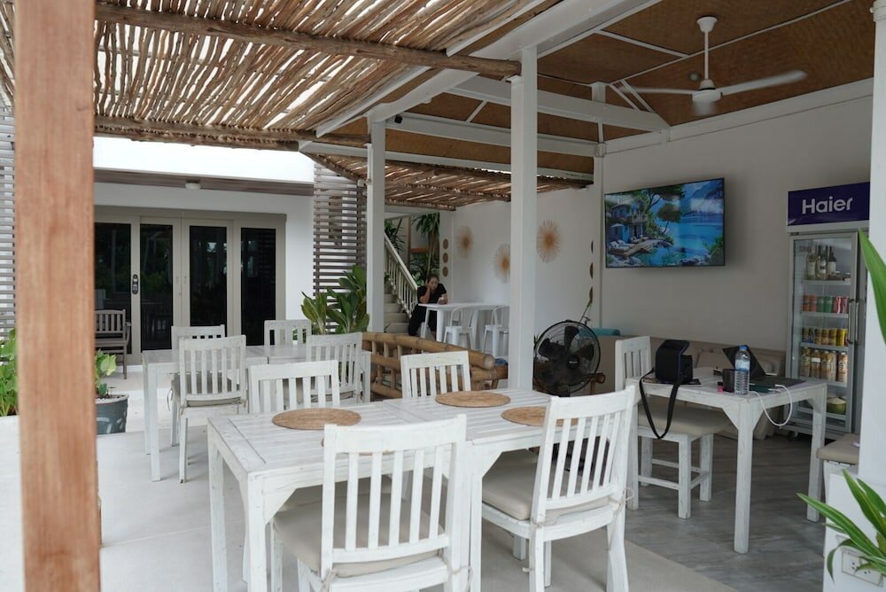 Фото Ampha Place Hotel