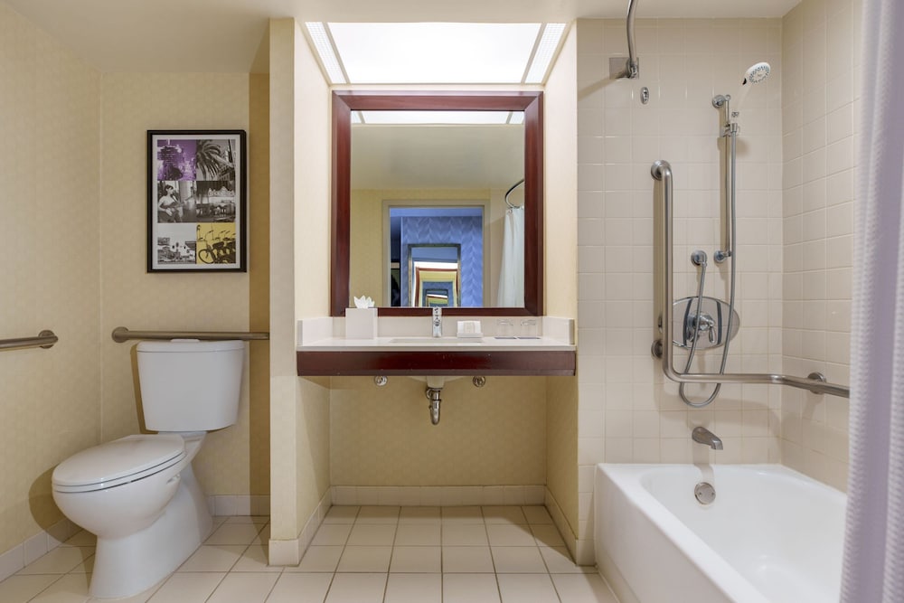 Фото Renaissance Los Angeles Airport Hotel