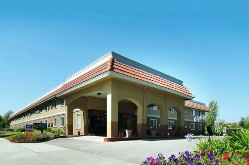 Гостиница SureStay by Best Western Sunnyvale Silicon Valley в Саннивейле
