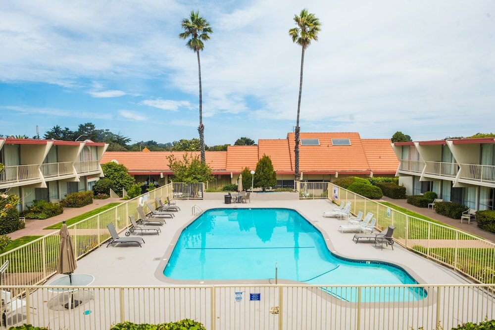 Фото Travelodge by Wyndham Monterey Bay