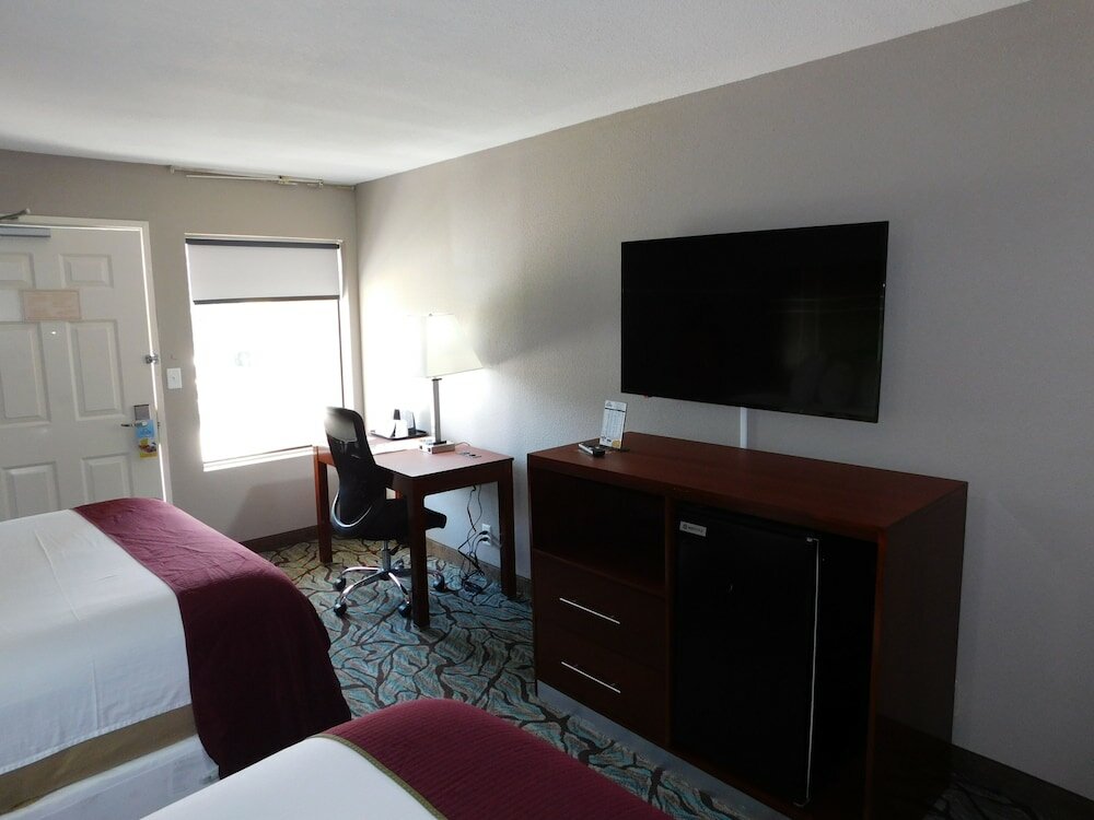 Фото Days Inn by Wyndham West Des Moines Clive