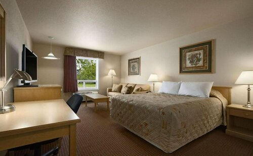 Гостиница Super 8 by Wyndham Dawson Creek в Досон-Крик