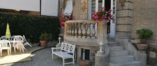 Гостиница La Villa Saint Pierre в Эперне