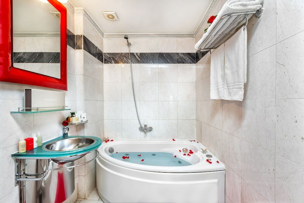 Imperial Palace Hotel - 11