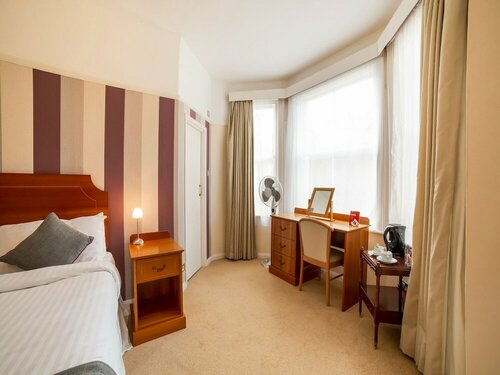 Гостиница Oyo Eagle House Hotel, St Leonards Hastings в Гастингсе