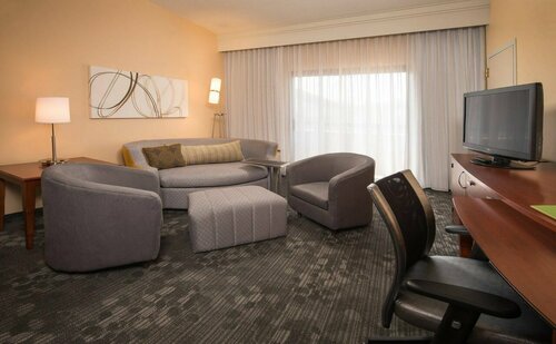 Гостиница Courtyard by Marriott New Carrollton в Нью Карролтон