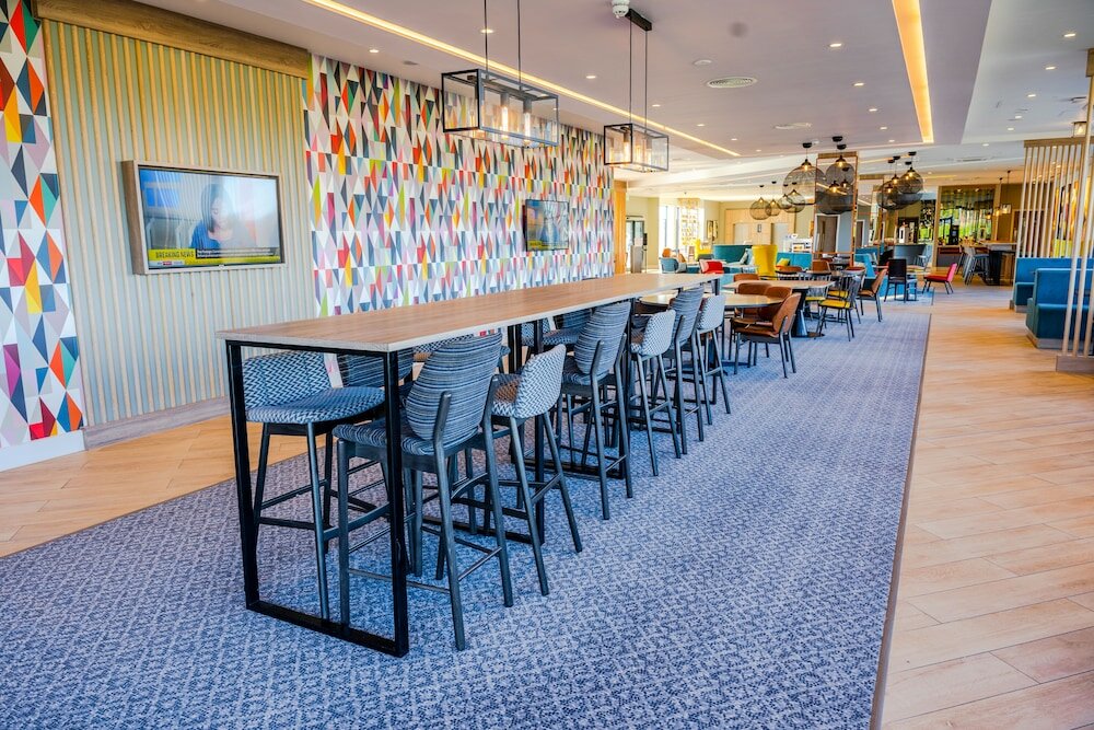 Фото Hampton by Hilton Blackburn