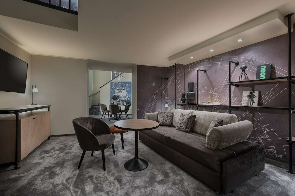 Фото Wasserturm Hotel Cologne, Curio Collection by Hilton