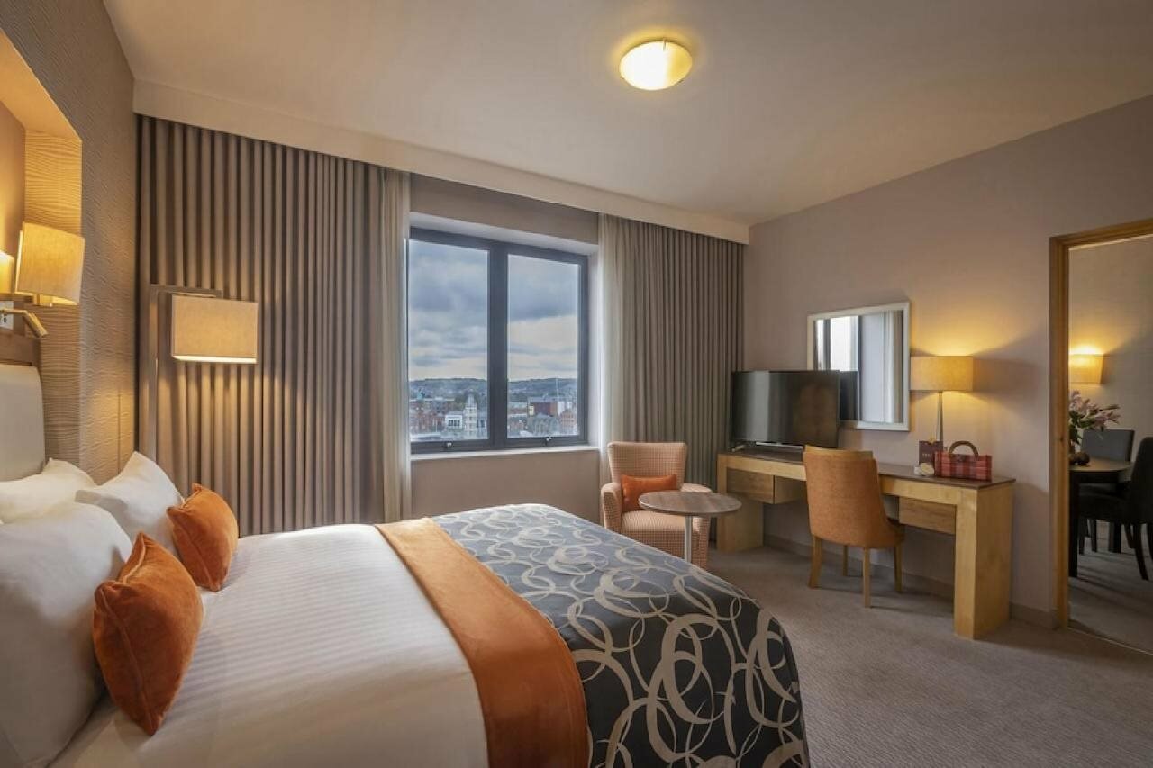 Фото Clayton Hotel Belfast