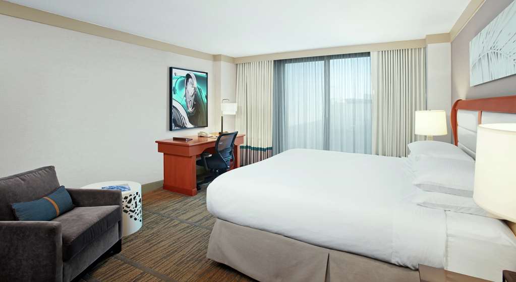 Фото Doubletree by Hilton Hotel Miami Airport & Convention Center