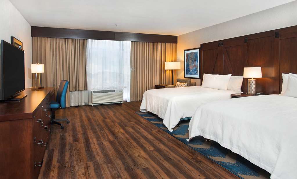 Фото Hilton Garden Inn Burbank Los Angeles