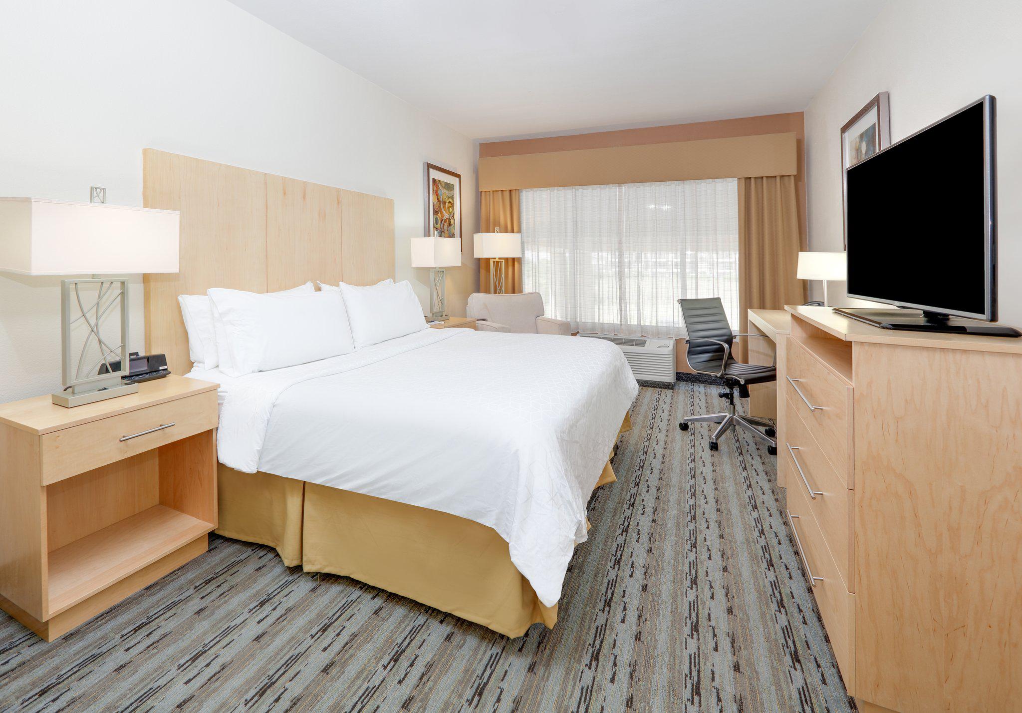 Фото Holiday Inn Express & Suites San Antonio - Brooks City Base, an Ihg Hotel