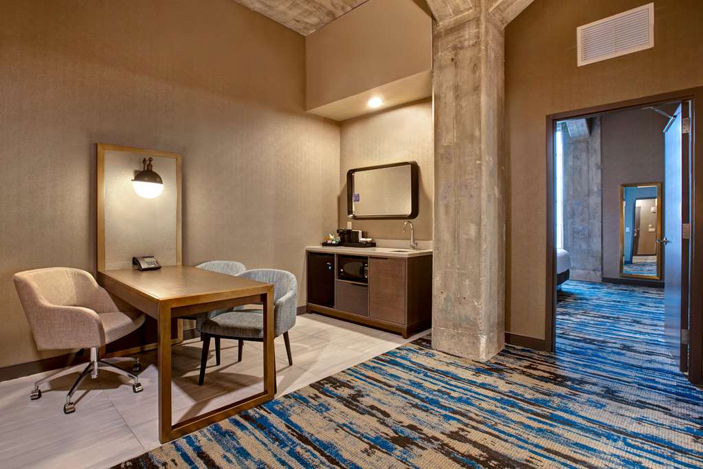 Фото Embassy Suites by Hilton Rockford Riverfront