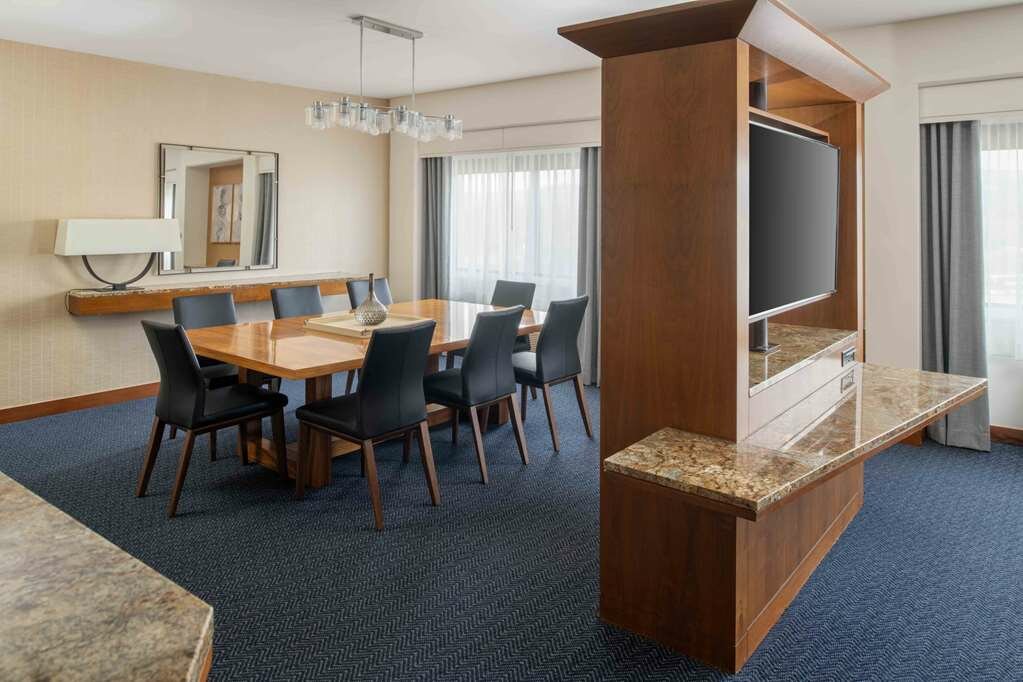 Фото Doubletree Hotel San Francisco Airport