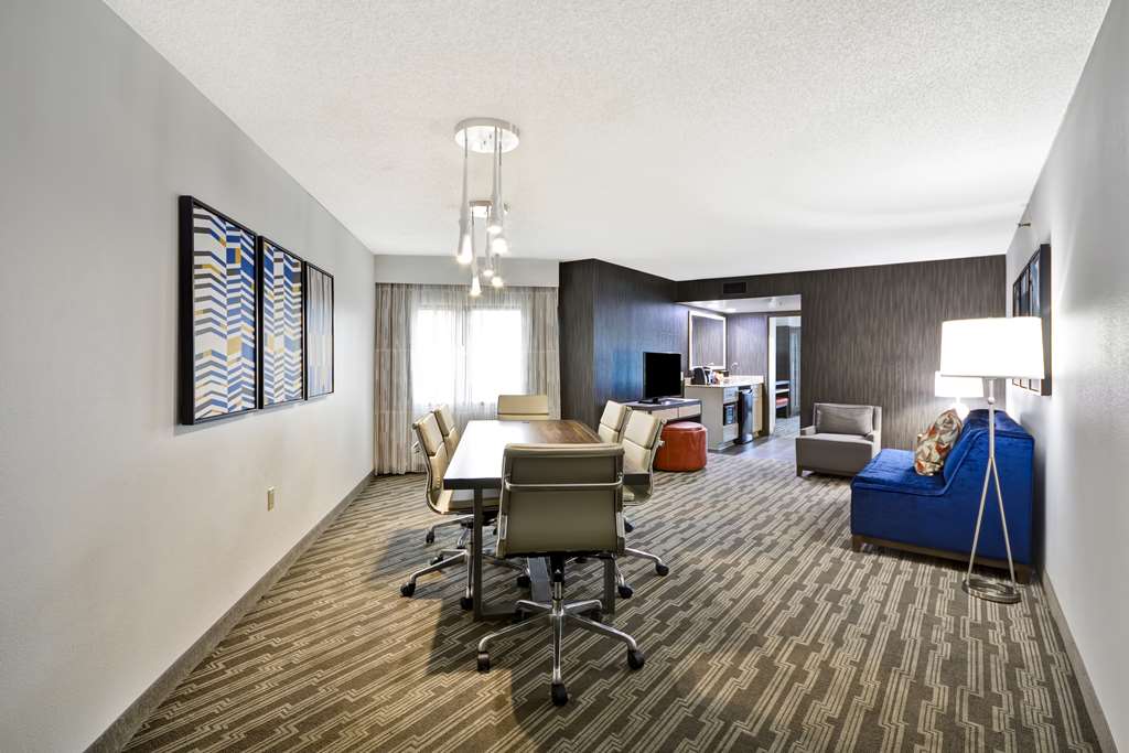 Фото Embassy Suites Hotel Charlotte