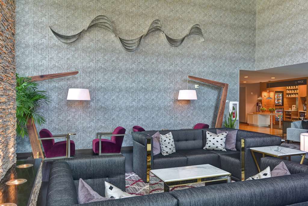 Фото DoubleTree by Hilton Hotel Baton Rouge
