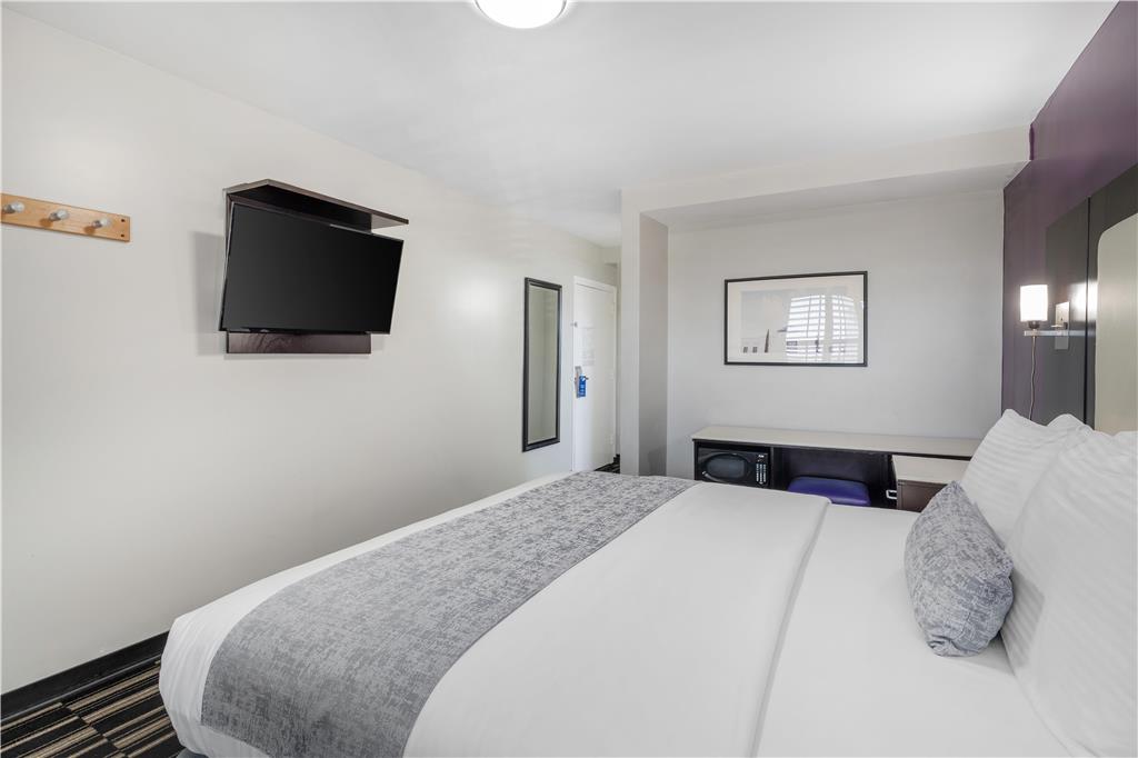 Фото SureStay Hotel by Best Western Beverly Hills West La