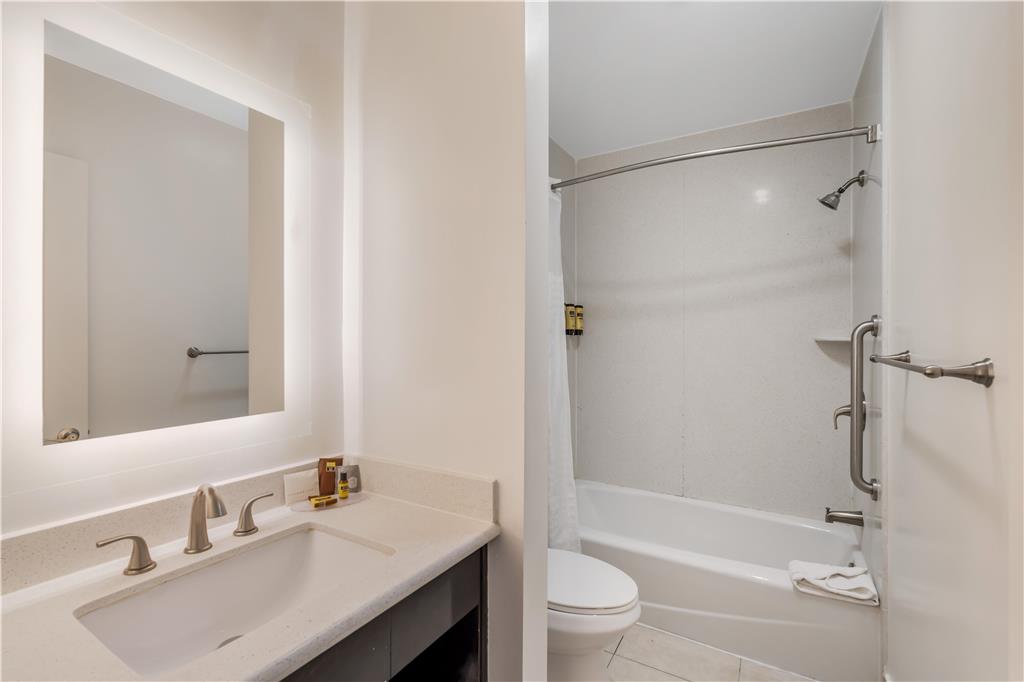 Фото Best Western Plus La Mid Town Hotel