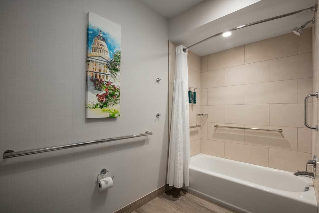 Фото Doubletree by Hilton Sacramento