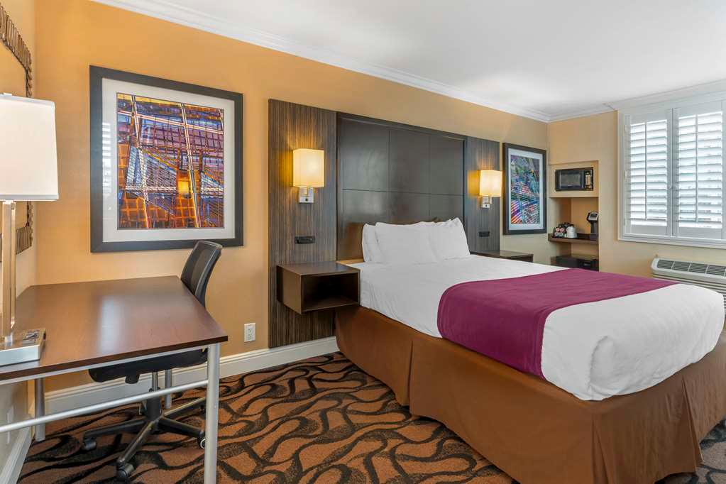 Фото Best Western Plus Airport Plaza