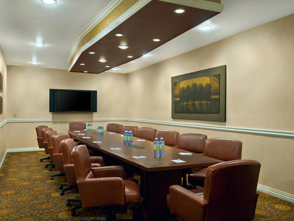 Фото Oxford Suites Boise
