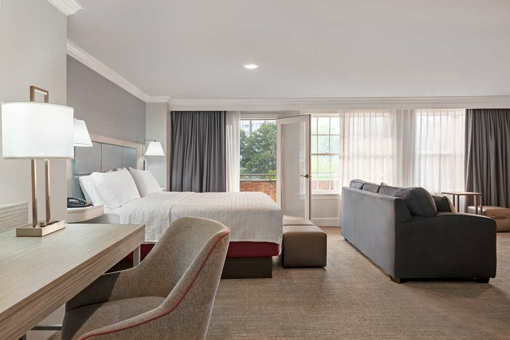 Фото Hampton Inn & Suites Stamford