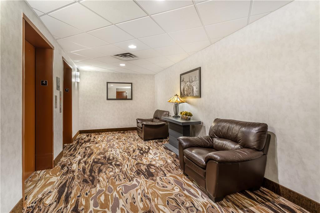 Фото Best Western Plus Service Inn & Suites