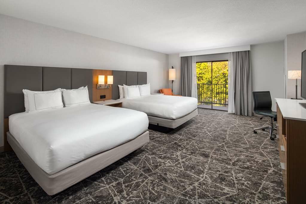 Фото Doubletree by Hilton Sacramento