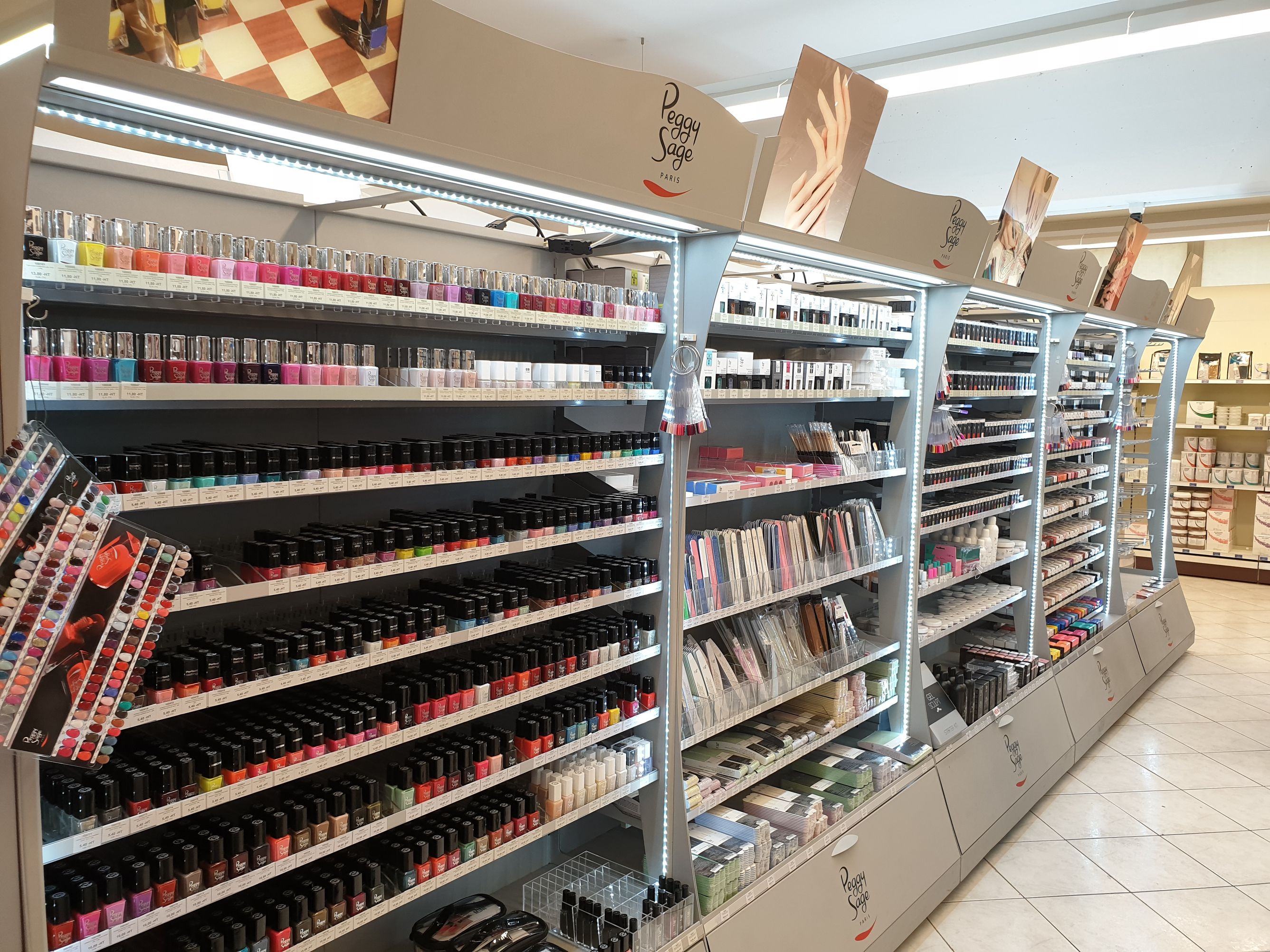 Cepaco Sa Geneve Fournitures professionnelles pour Coiffeurs, Instituts de beauté et Ongleries