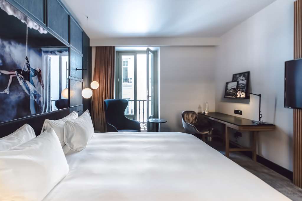 Фото Radisson Blu Hotel, Madrid Prado