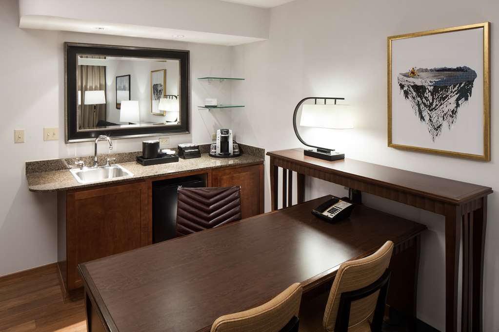 Фото Embassy Suites Anchorage