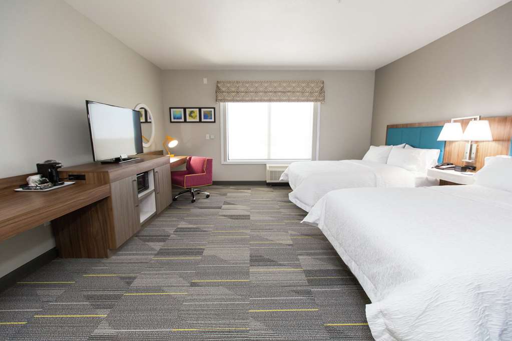 Фото Hampton Inn Mustang