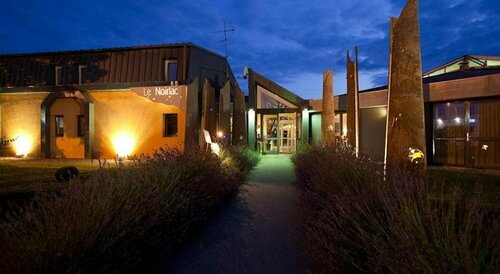 Гостиница Le Noirlac в Монлюсоне