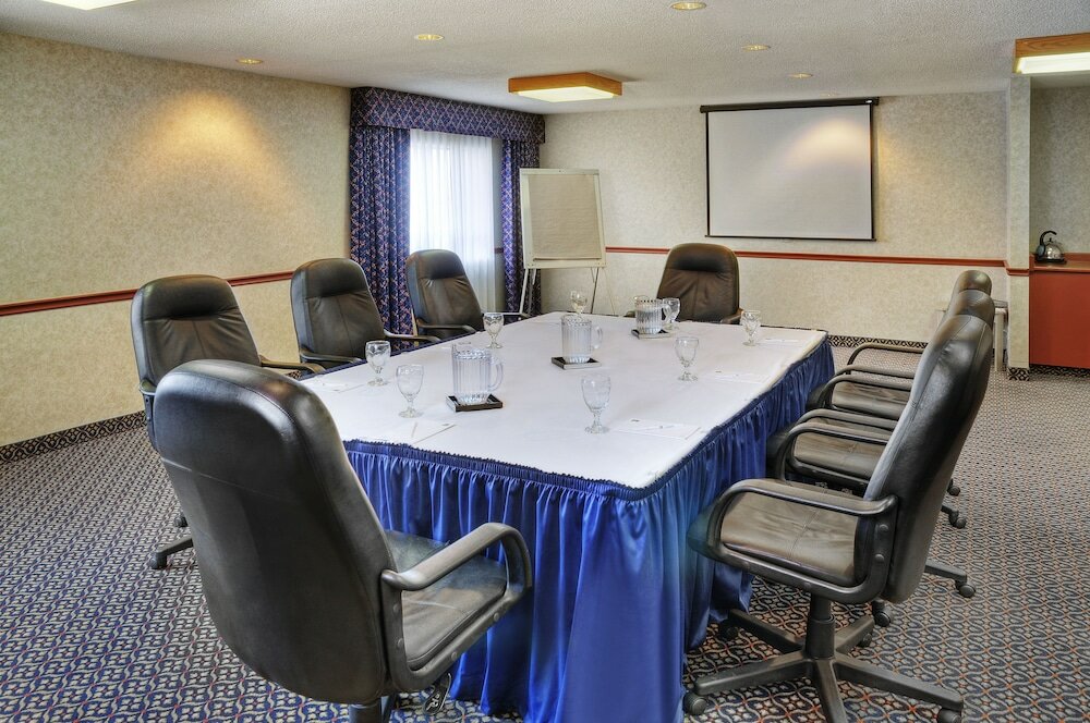 Фото Quality Suites London