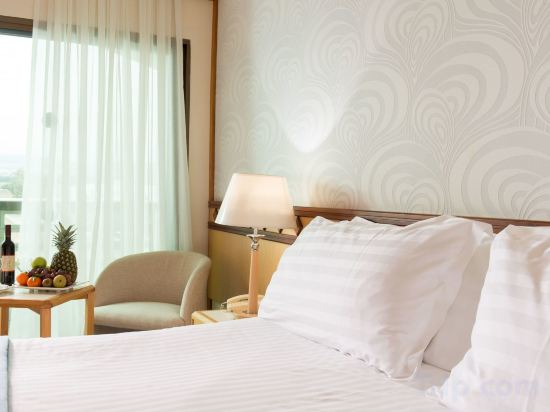 Фото Constantinou Bros Athena Beach Hotel