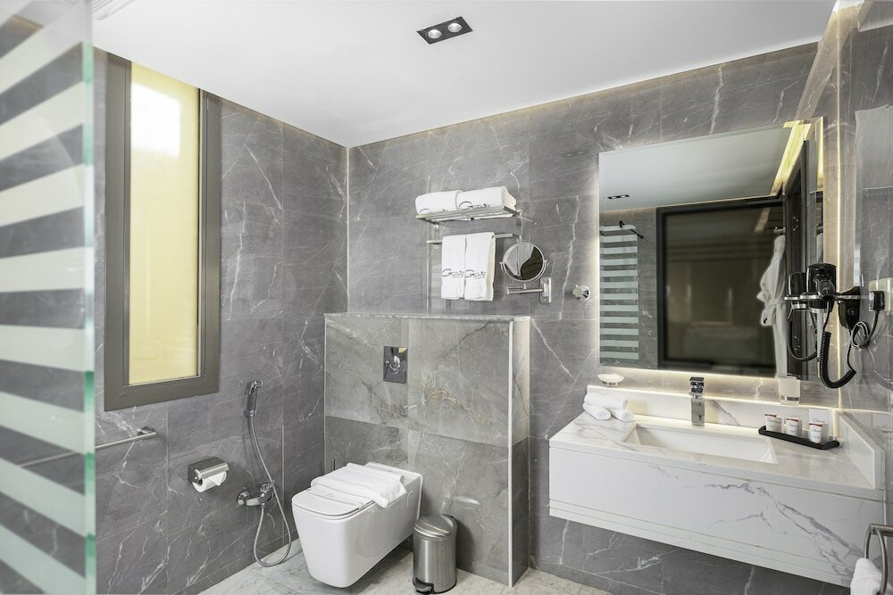 Фото Seven Gardens Hotel