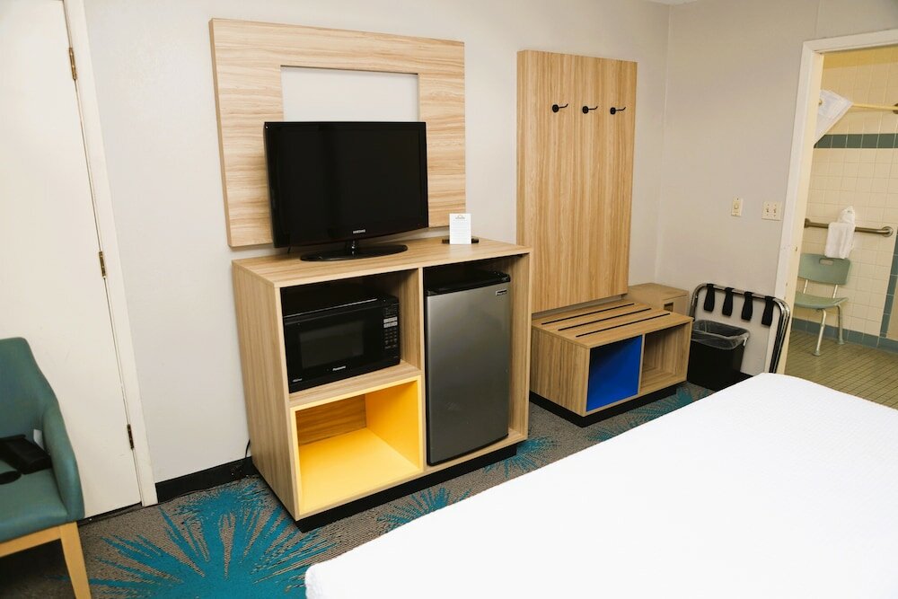 Фото Days Inn by Wyndham East Albuquerque