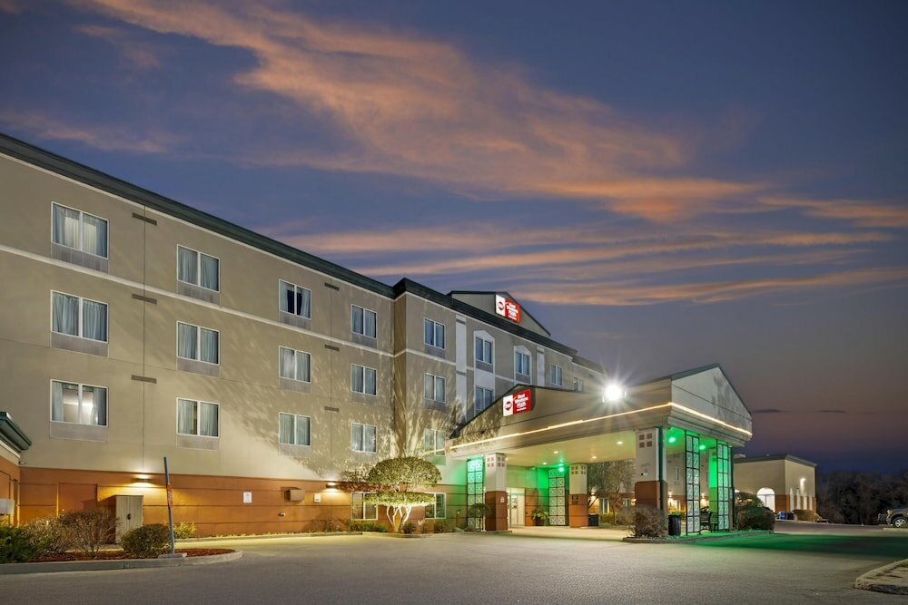 Фото Best Western Plus Pembina Inn & Suites