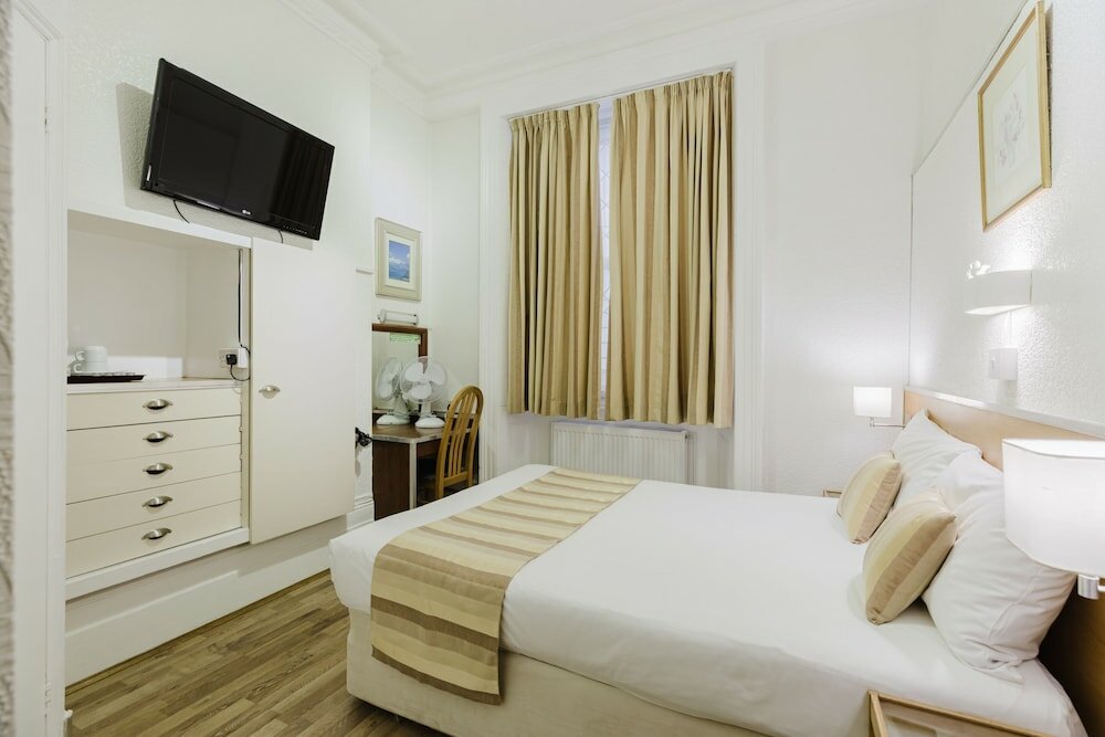 Фото Falcon Hotel