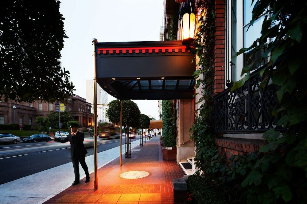 Фото Huntington Hotel