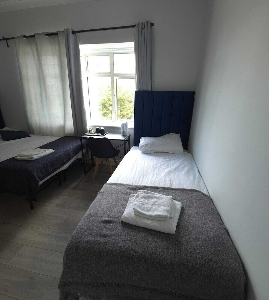 Фото Golders Park Hotel